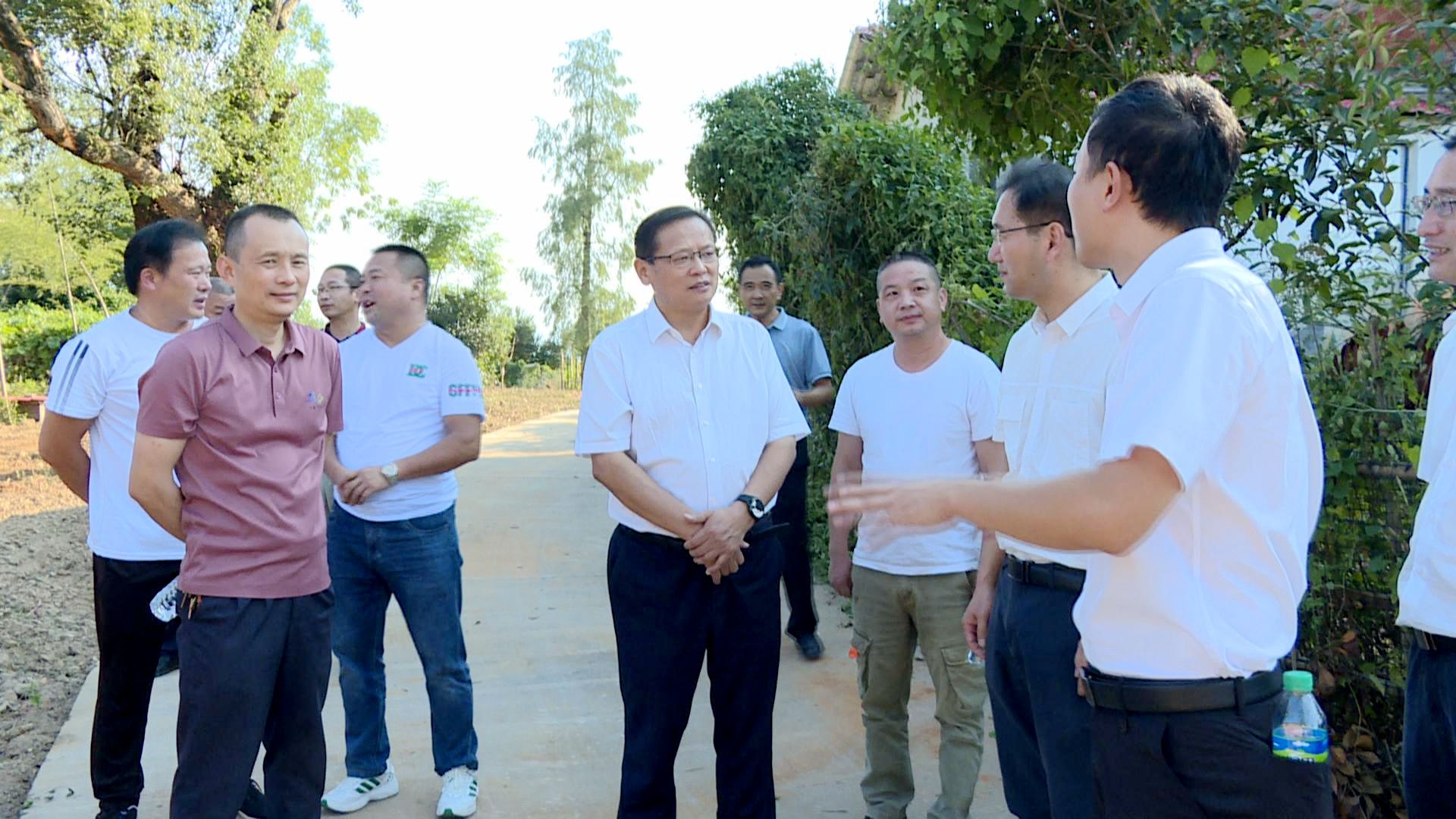 永修县政协主席张义红带队在马口镇参加“有事先商量”基层协商民主议事活动 