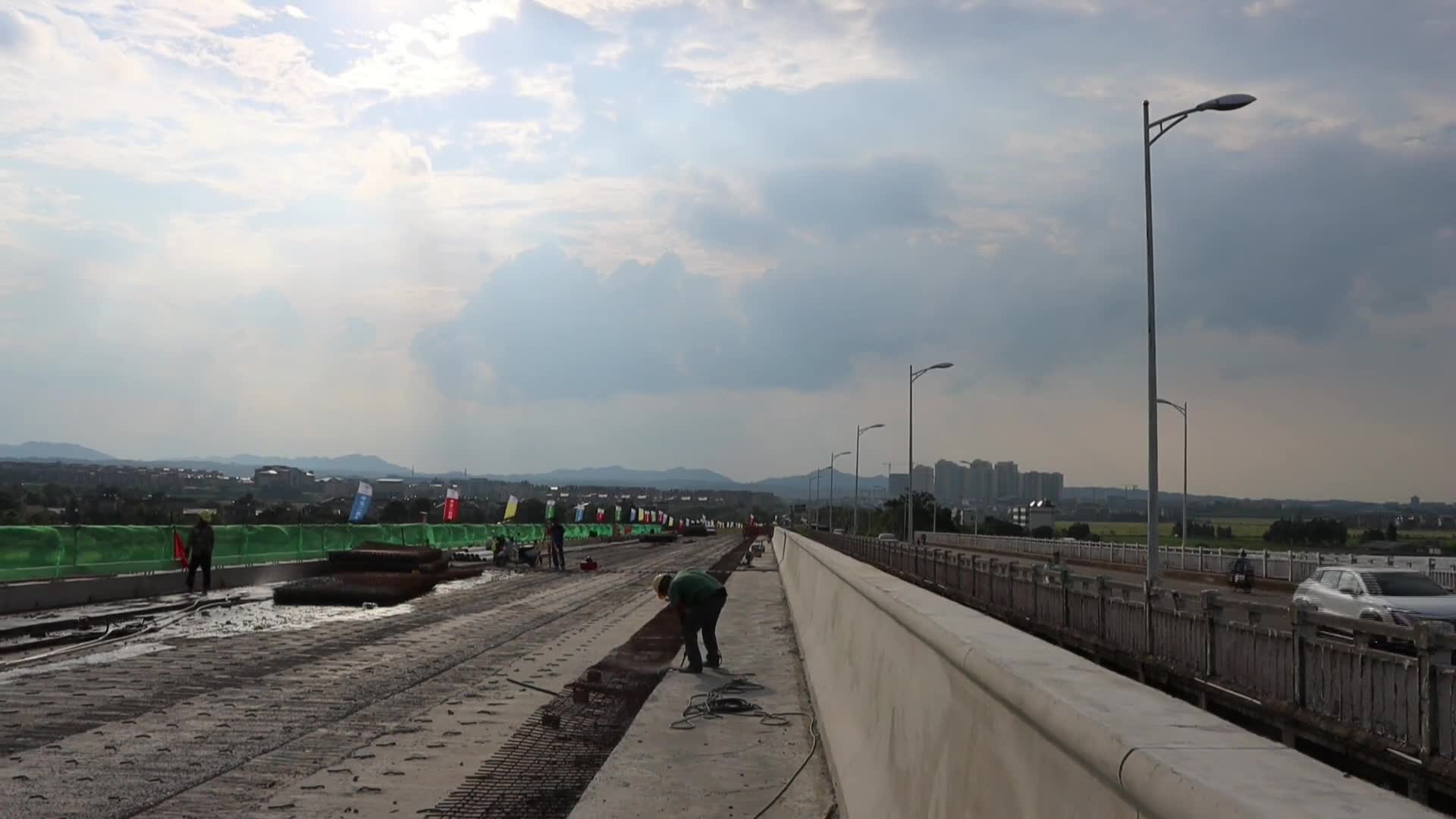 S312新干赣江大桥危桥改造项目左幅桥梁顺利合龙