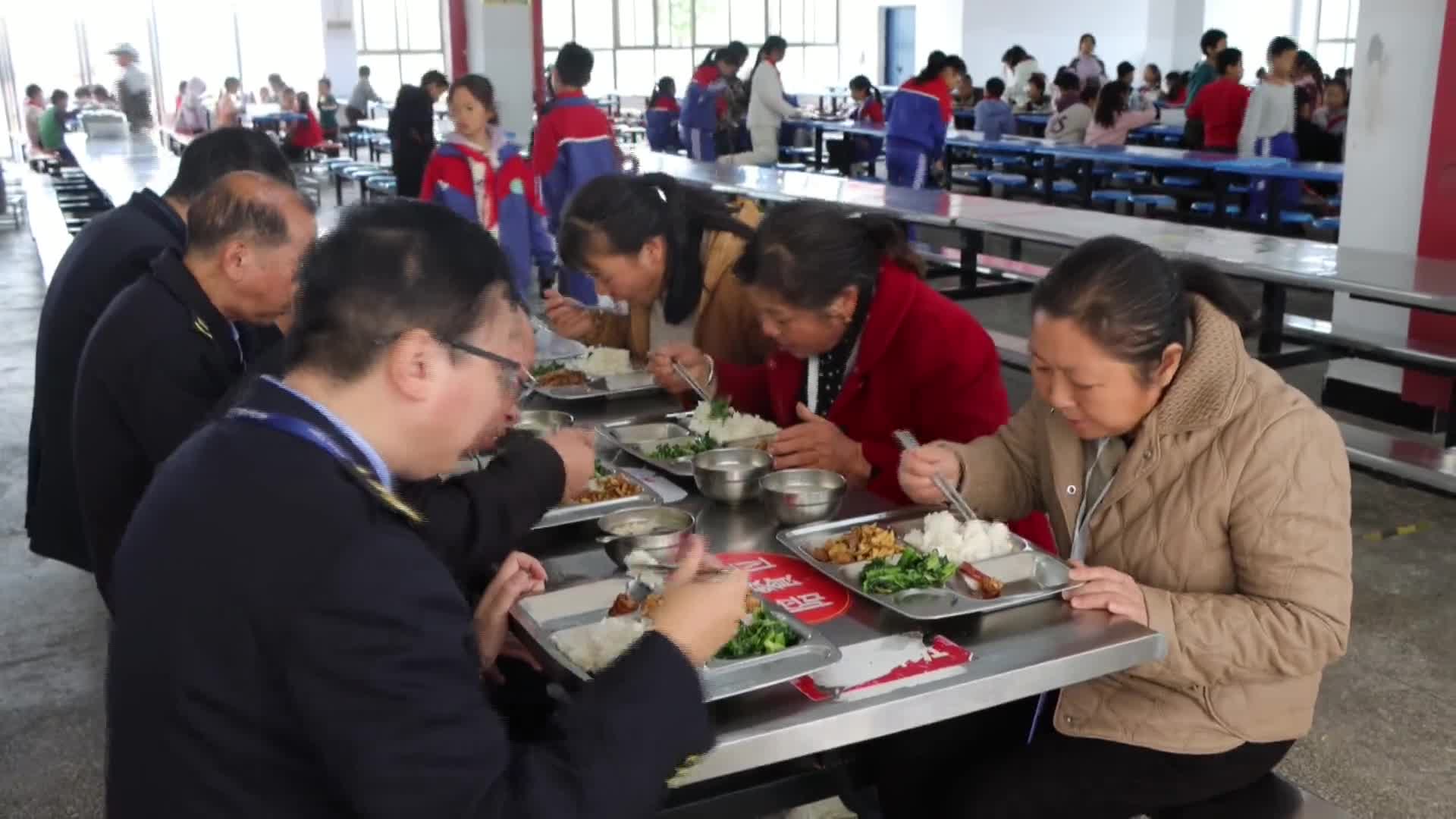 我县开展校园餐排查整治专项行动
