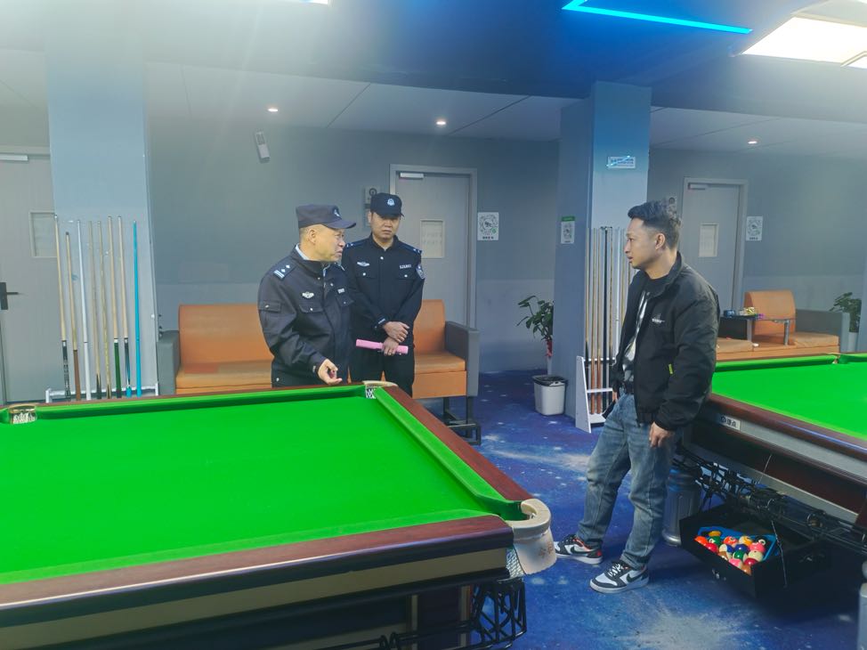 县公安局开展企业走访活动