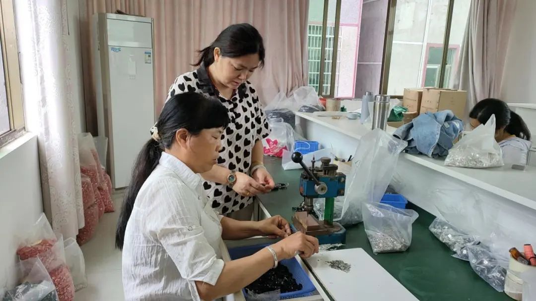 人大代表风采丨姜华丽：巾帼担当展风采 代表履职为人民