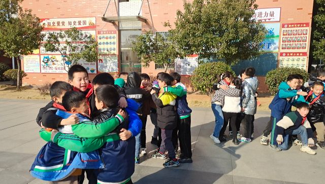 县华城门小学开展以“做一个受欢迎的人”为主题的心理课堂