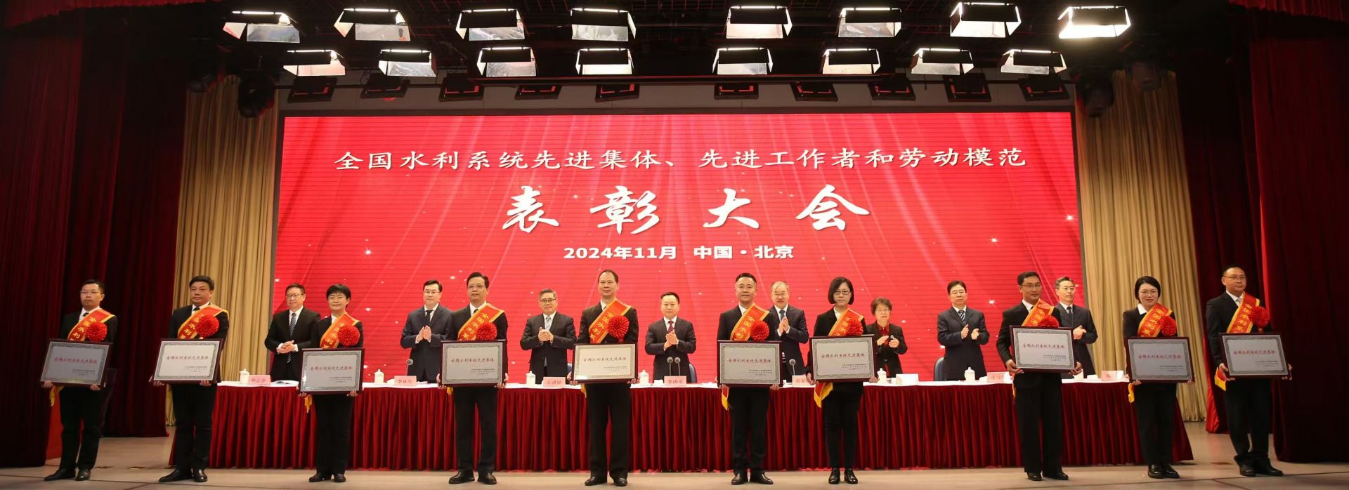 创建国家乡村振兴示范县 | 县水利局荣获“全国水利系统先进集体”称号