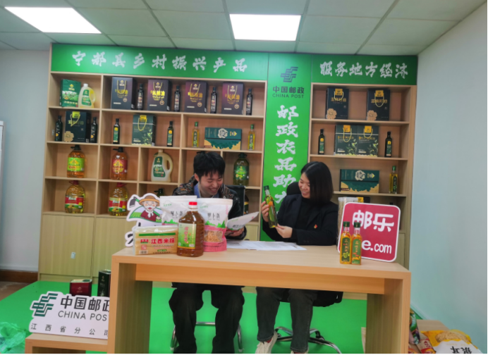 宁都邮政开展助农直播活动