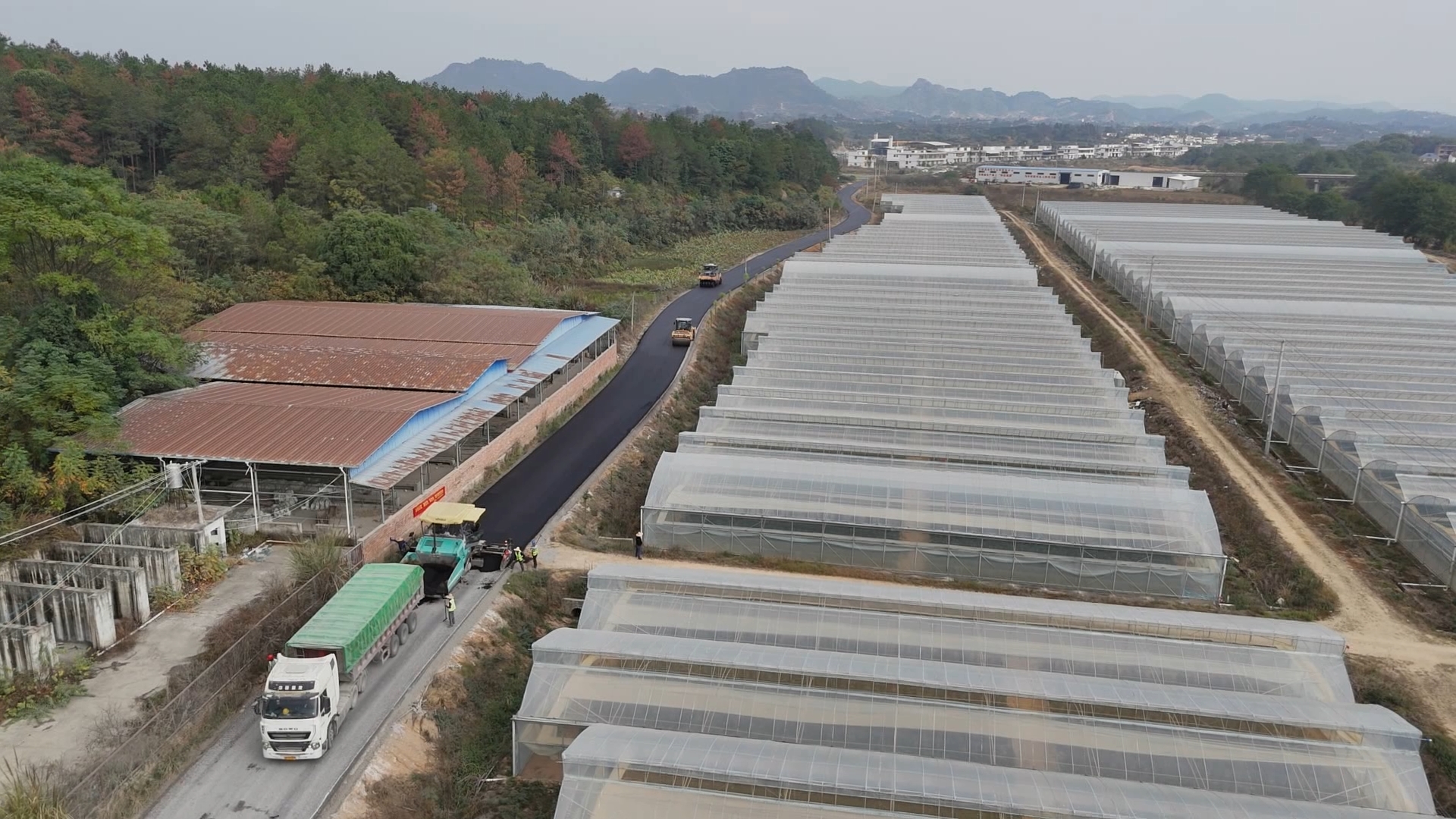 建设“四好农村路” 铺就群众致富路