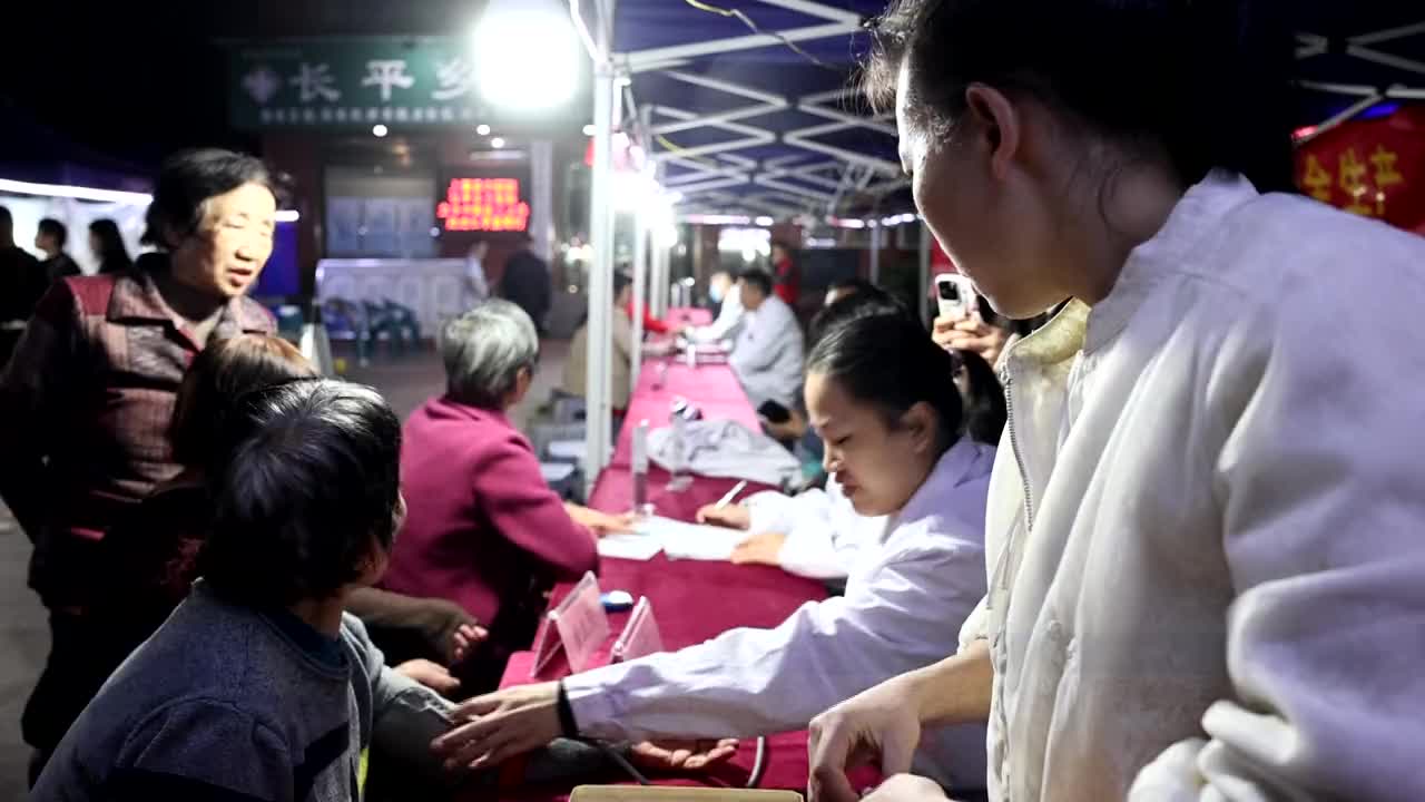 （視頻）“中醫藥文化夜市”點亮群眾健康夜生活