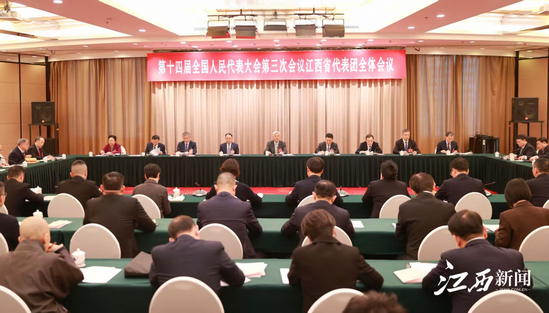 十四届全国人大三次会议江西代表团举行全体会议