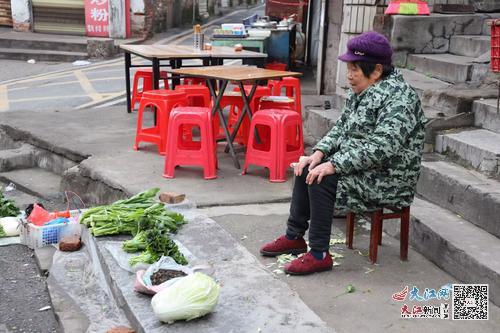 萍乡八旬夫妻种菜替亡子还债——老两口的诚信精神感动广大网友