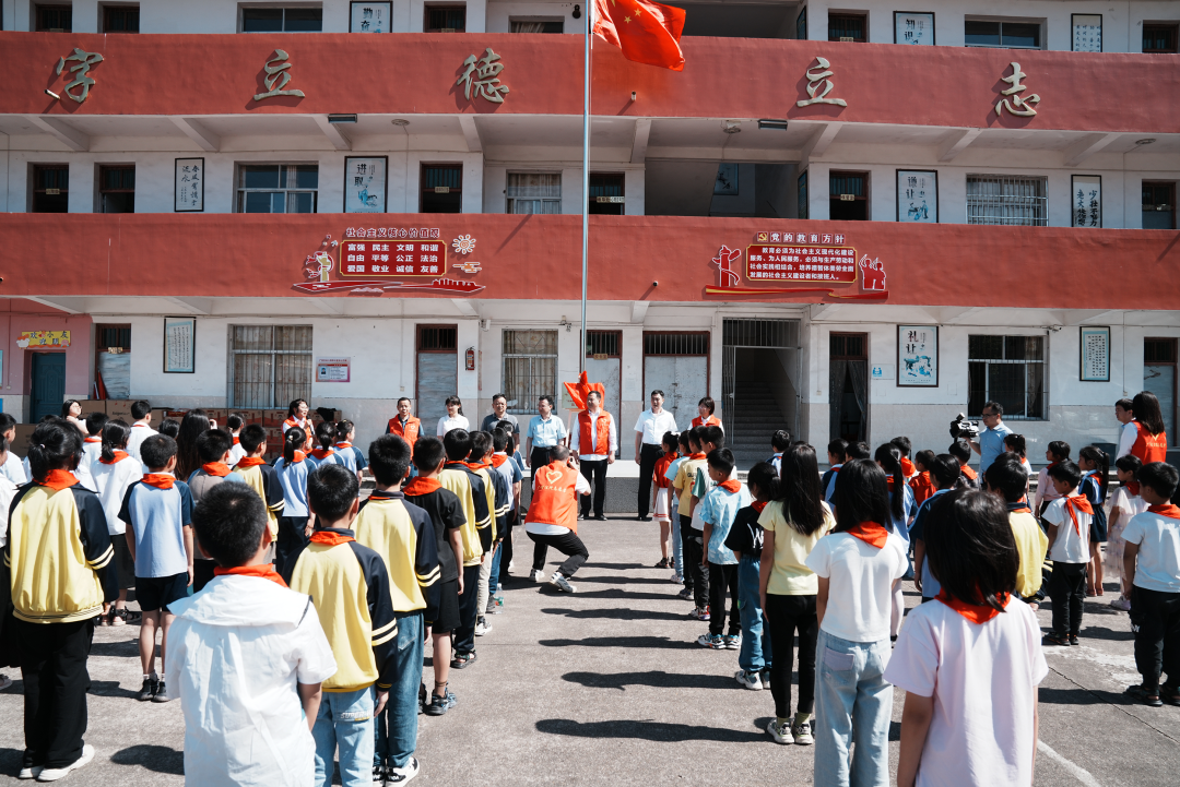 廣信法院院長(zhǎng)楊小明走進(jìn)儒塢小學(xué)開展普法宣講活動(dòng) 