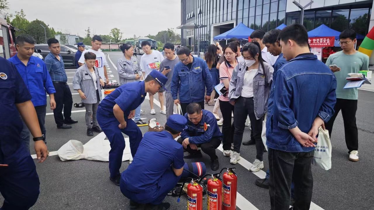 上饒茶亭經(jīng)開區(qū)開展2024年“安全生產(chǎn)月”安全宣傳“五進(jìn)”活動(dòng)