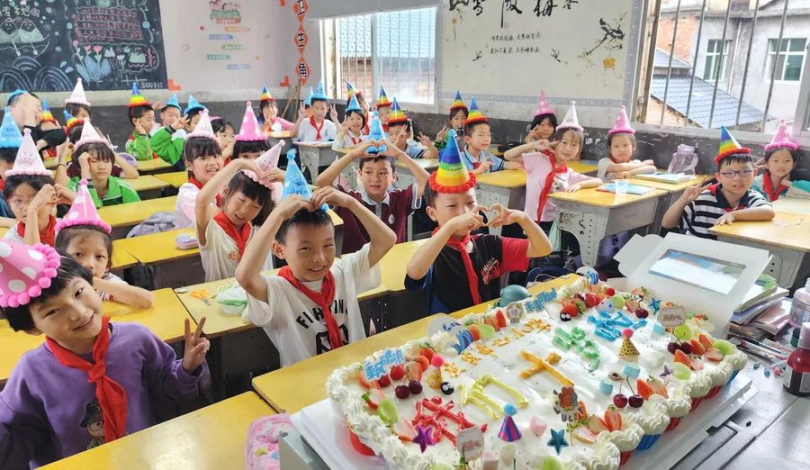 应家小学举办十周岁集体生日会