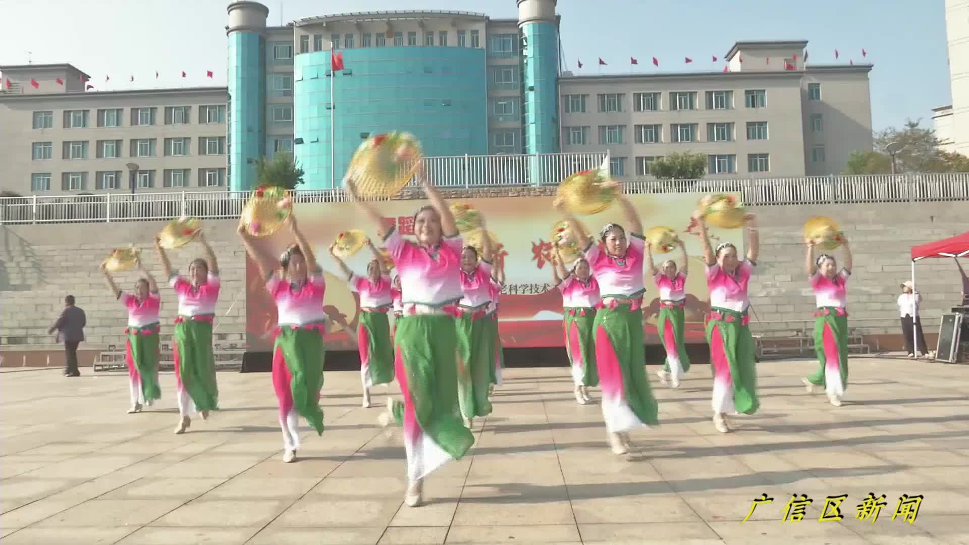 全區(qū)離退休干部慶祝新中國(guó)成立75周年暨歡慶重陽(yáng)節(jié)活動(dòng)舉行