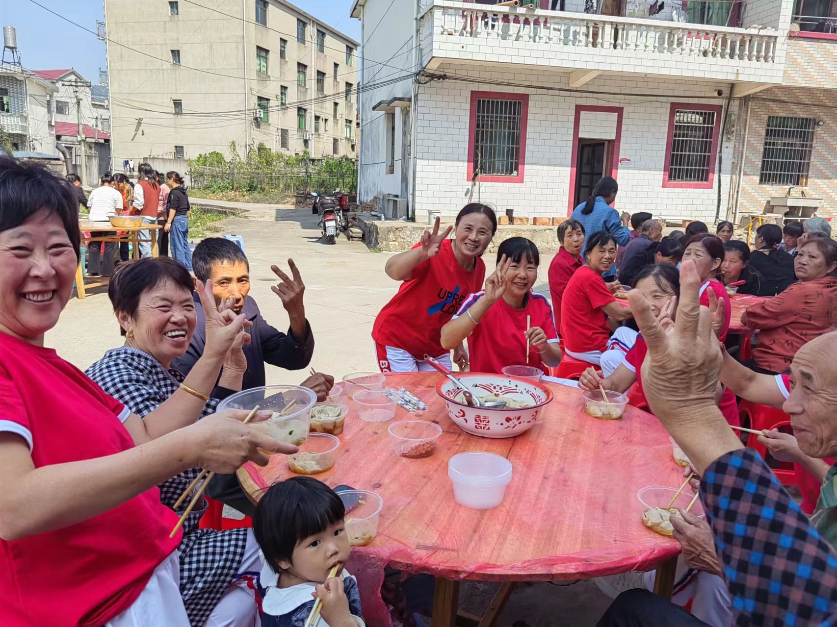 楓嶺頭鎮(zhèn)王家店村：重陽(yáng)暖人心 餃子傳溫情