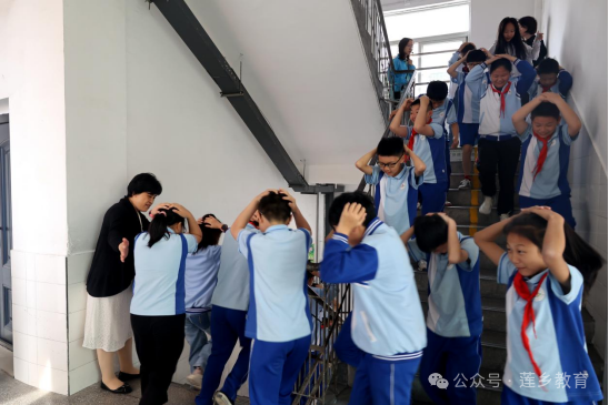 预防地震灾害 共建幸福校园——广昌县第一小学开展避震疏散演练