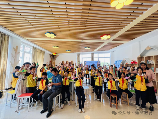 浓情端午 与爱同行——广昌县第二小学携手五老志愿者与留守儿童共庆端午佳节