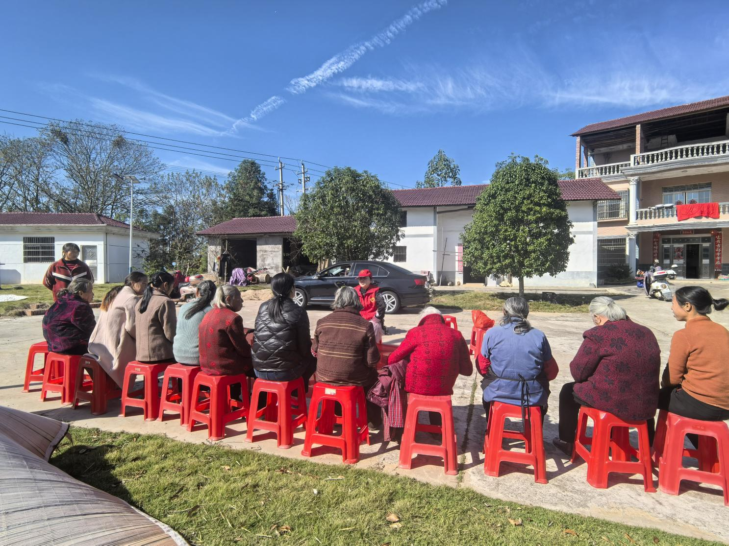 【新时代文明实践】旴江镇白田村开展“关爱老年健康 增强村民疾病防范意识”义诊志愿服务活动