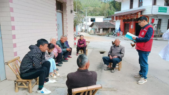【新时代文明实践】杨溪乡江背村开展莲乡新风讲评会
