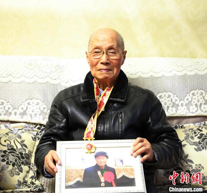 新疆百岁老人马玉梁的不凡人生 