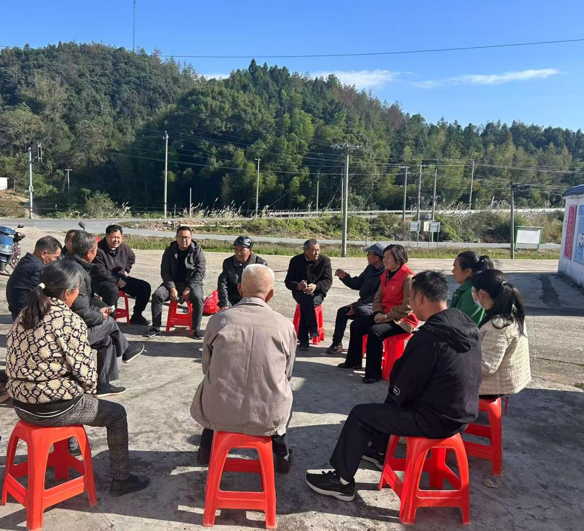 【新时代文明实践】旴江镇尧山村开展“莲乡新风讲评会”