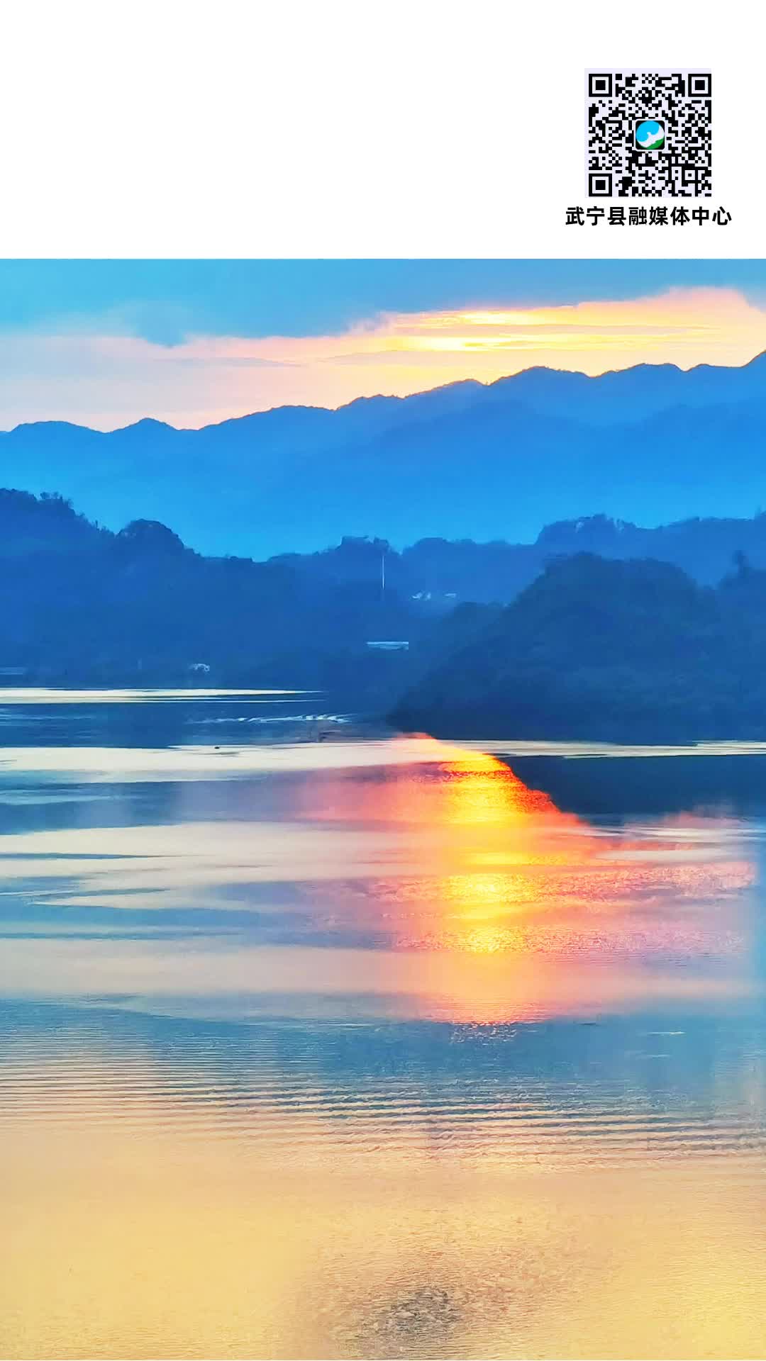 每日一景：流光倒影泛湖面