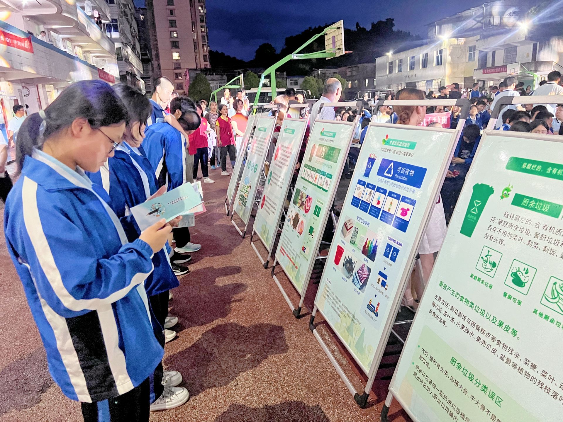 【美丽家园我们在行动】宁州镇文峰社区开展“践行低碳新时尚 垃圾分类进万家”垃圾分类宣传周系列活动