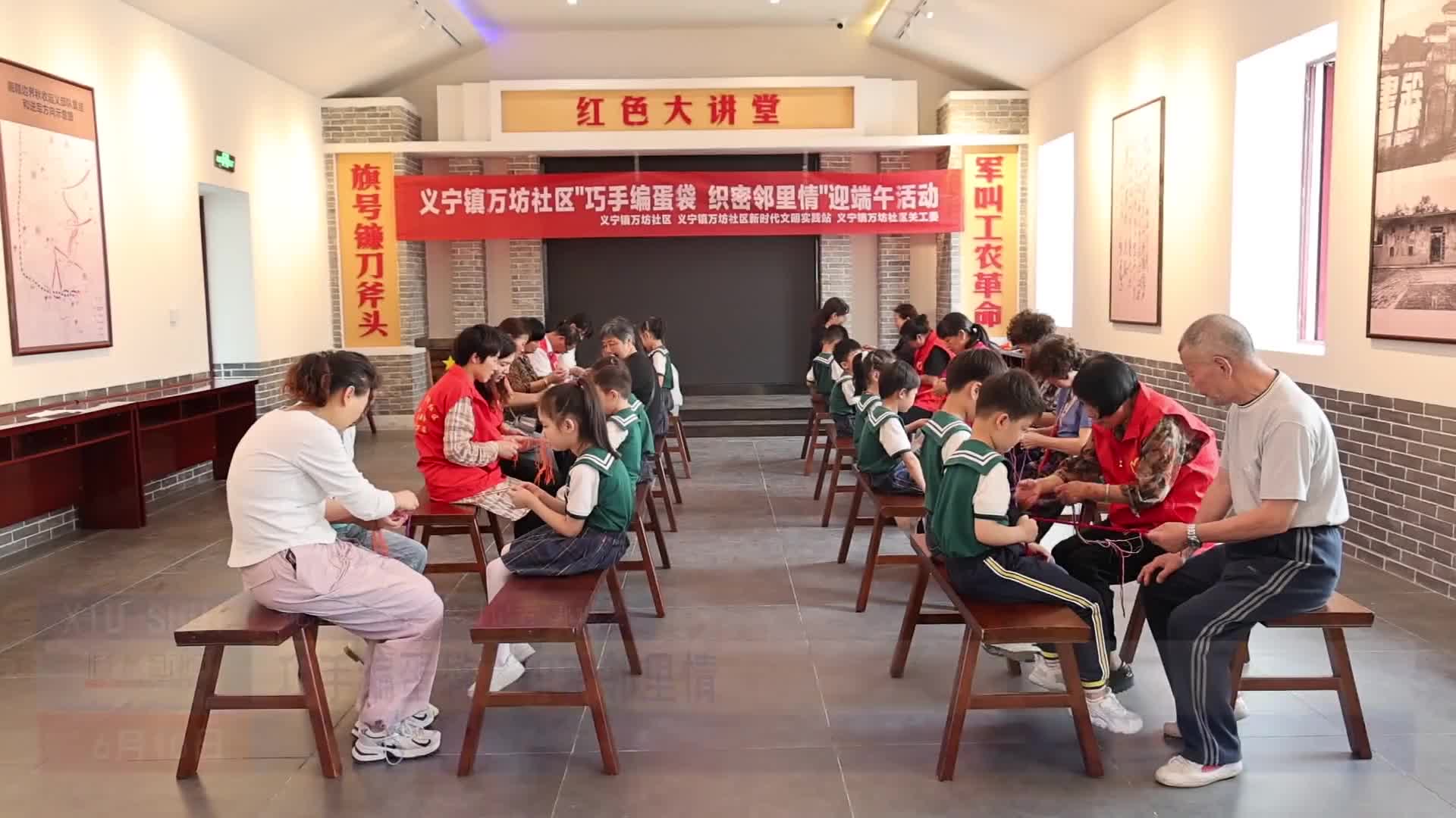 巧手编蛋袋  织密邻里情
