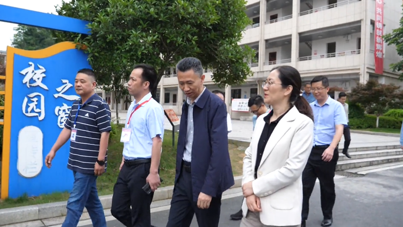 县领导调度高考准备工作
