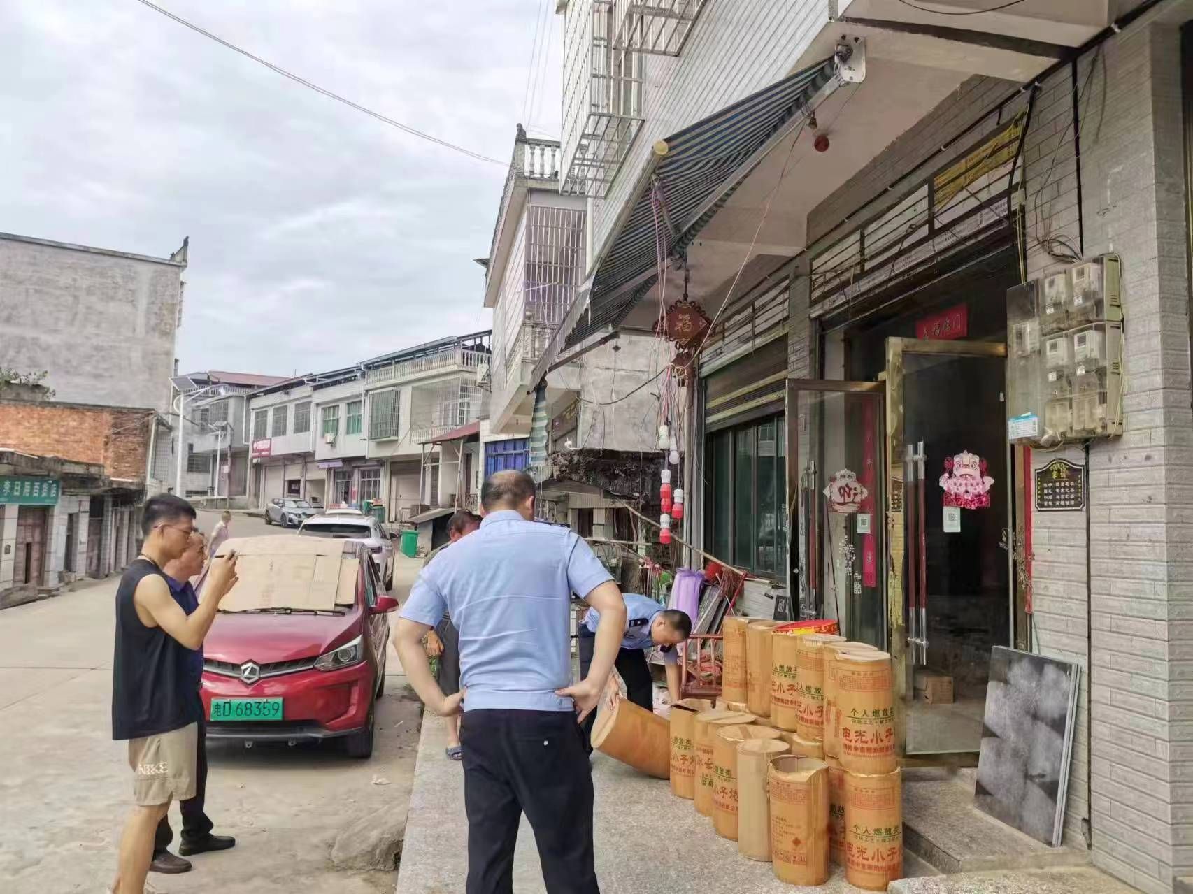 大椿乡：烟花爆竹集中整治 安全底线扎实筑牢
