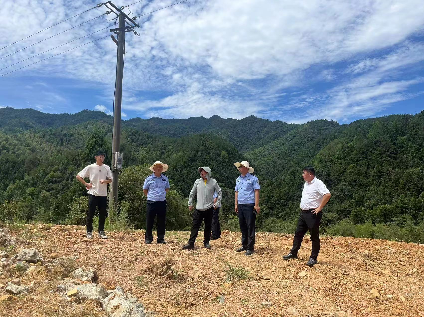 复原乡：多措并举  统筹推进通修铜高速公路建设