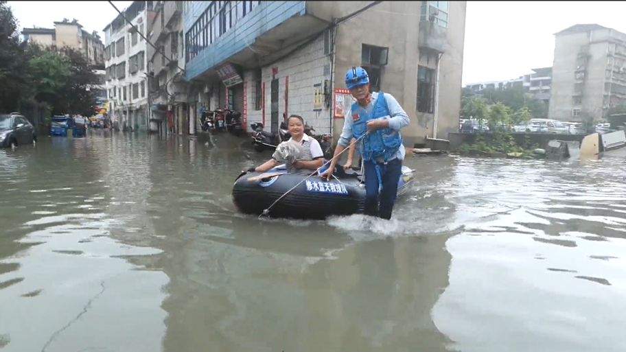 【防汛一线】宁州镇南崖社区：河水倒灌  紧急转移居民
