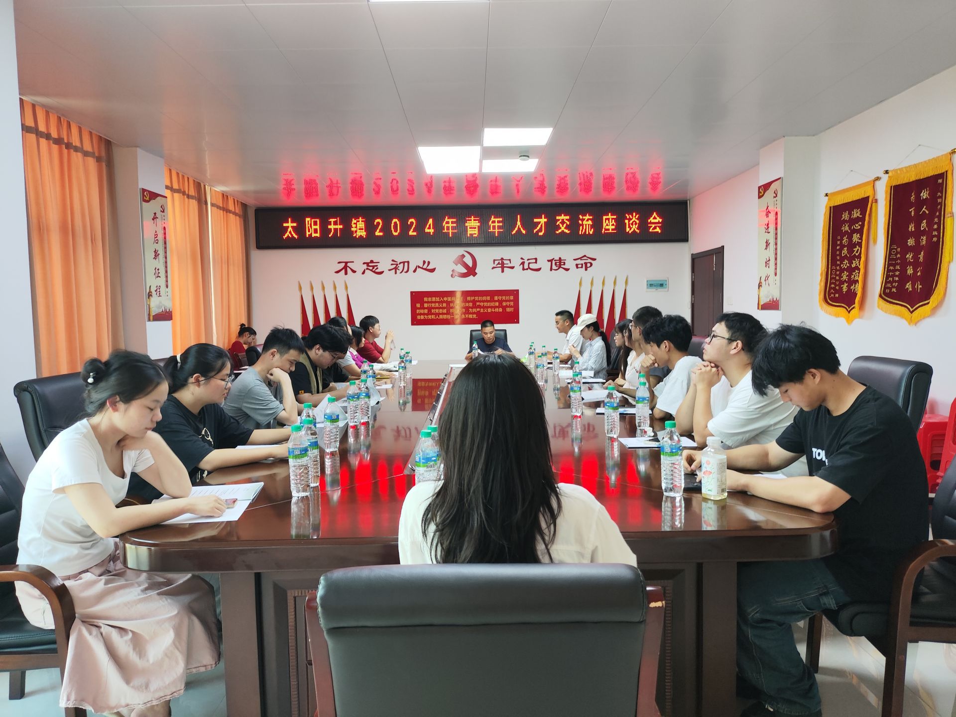 太阳升镇召开“蓄积青春力量，共谋前程发展”青年人才交流座谈会