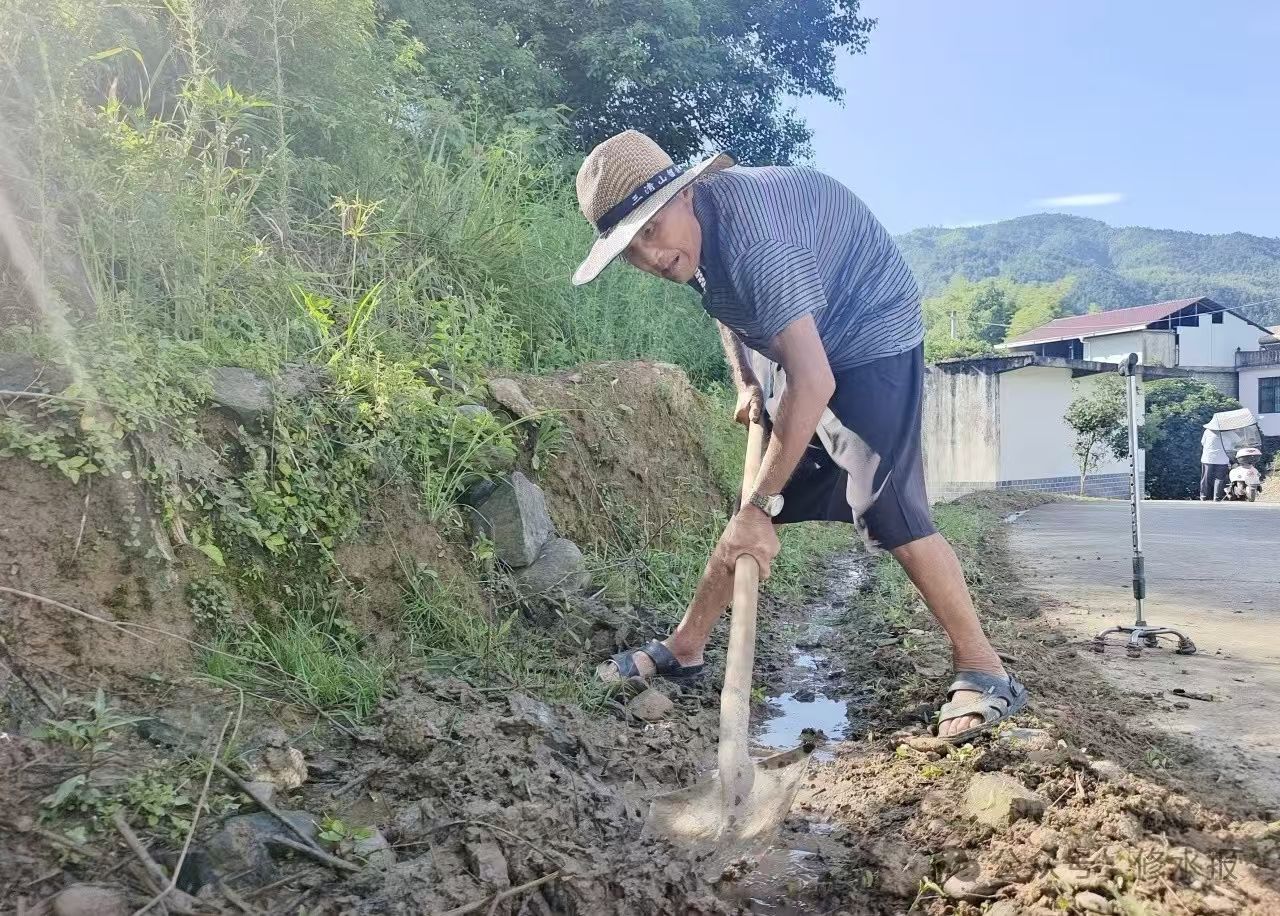 视频丨耄耋老人吴平生   护路二十载 