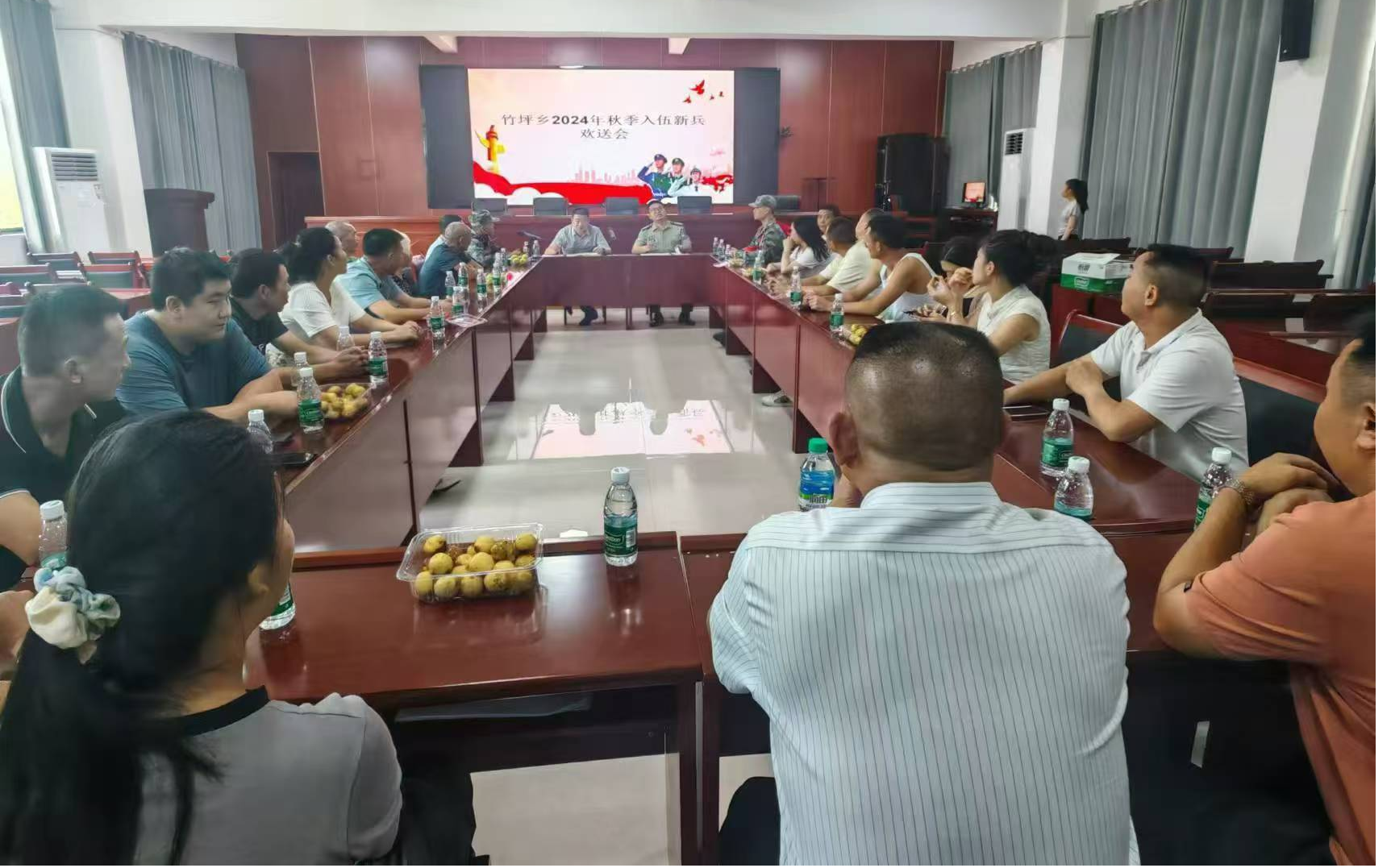 竹坪乡召开2024年秋季入伍新兵欢送会