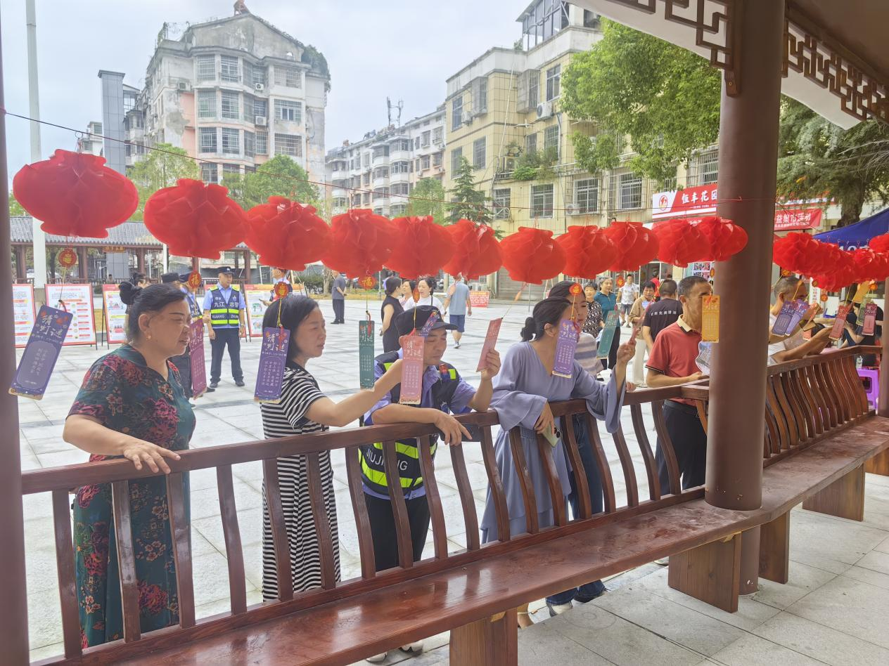 【网络中国节·中秋】义宁镇承风社区开展“月圆人团圆  文化共传承”公益集市活动