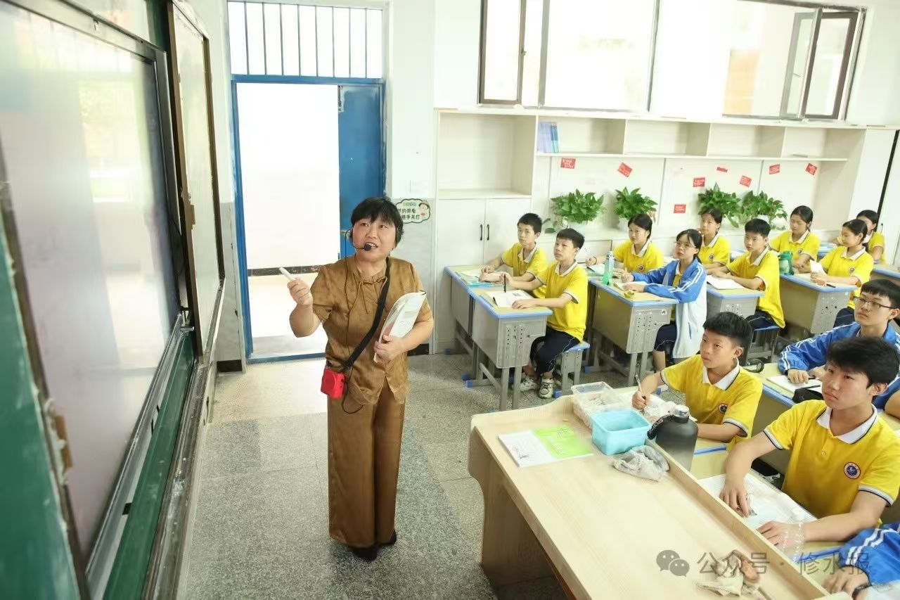 视频丨【优秀教师】周小秋：扎根泥土 让梦想开出芬芳的花朵 