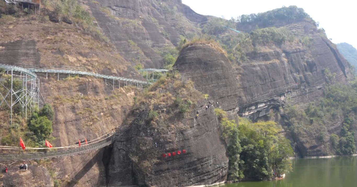 视频丨【奋进强国路 阔步新征程】各地游客纷至沓来 东浒寨景区持续火爆