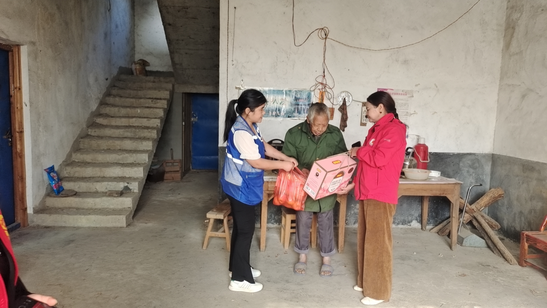 【网络中国节·重阳】太阳升镇开展走访慰问特困老人、重度失能残疾老人活动