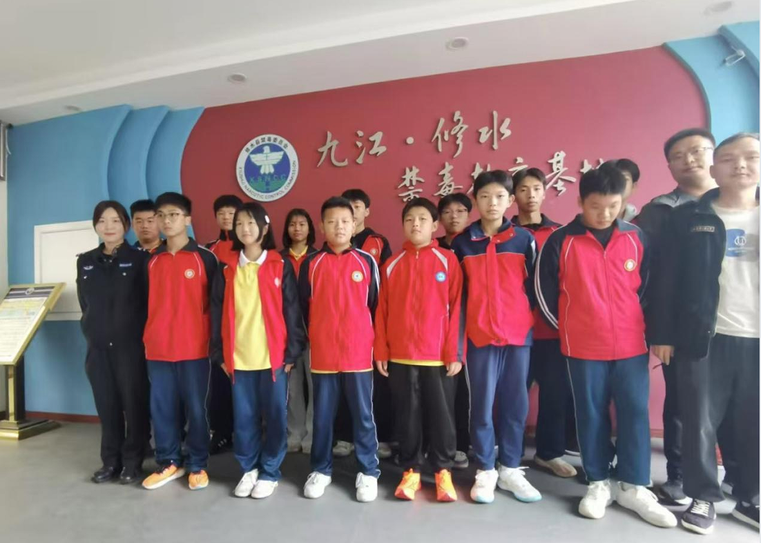 四都镇中学组织学生到县禁毒教育基地参观学习
