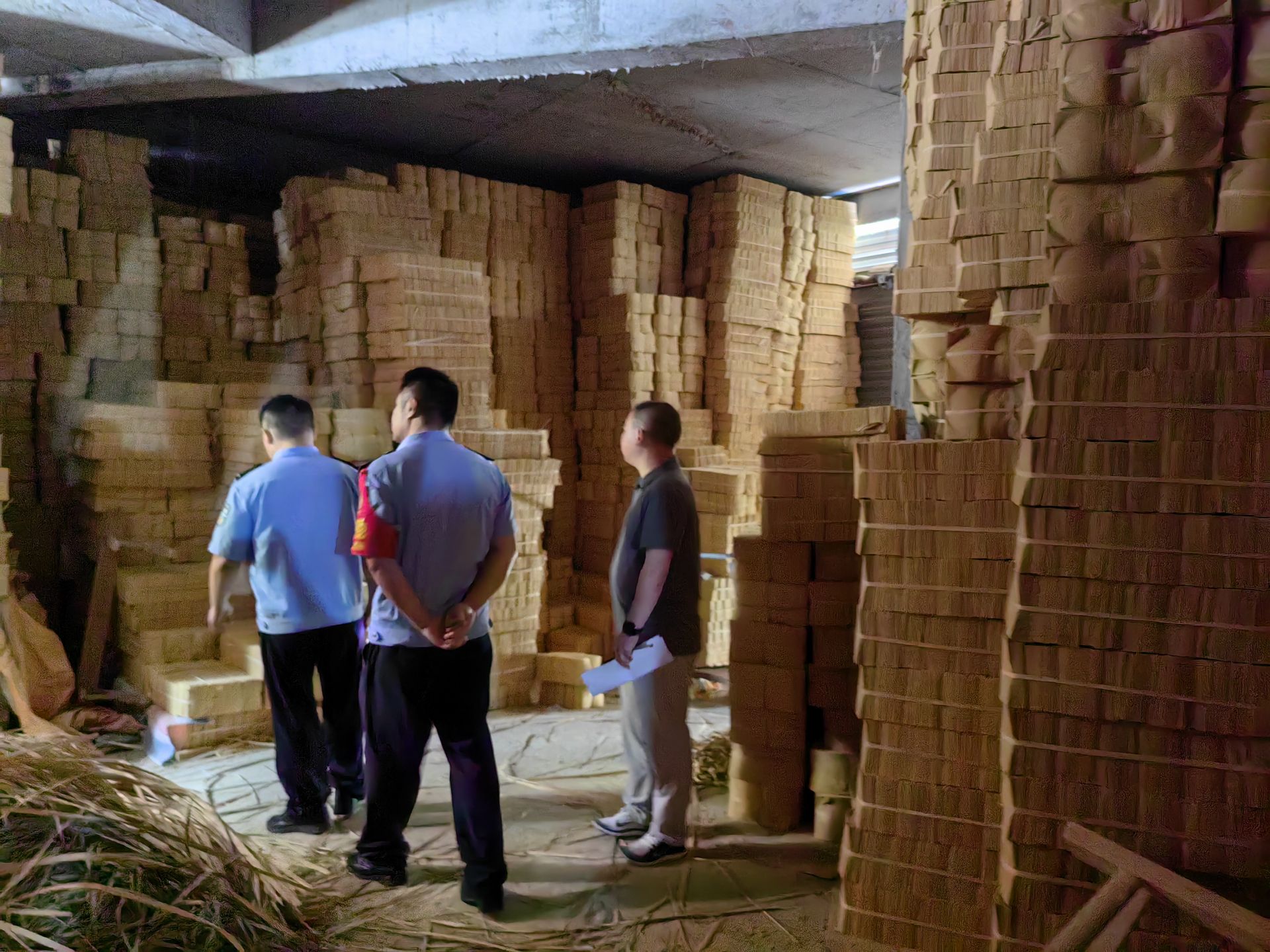 义宁镇南山社区：板凳会上听民意  乡镇吹哨疏“堵点”