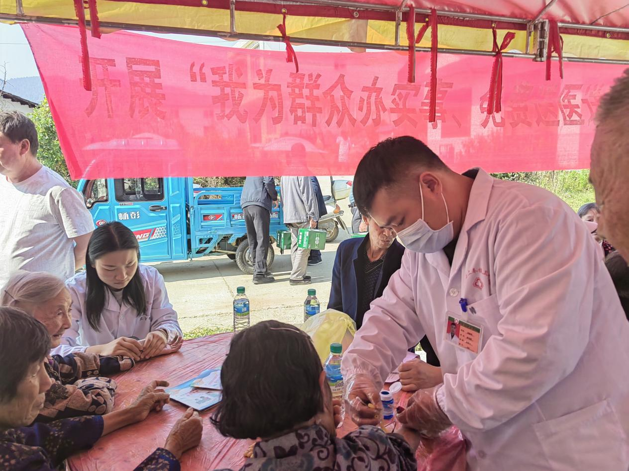 【网络中国节·重阳】县总医院上奉镇分院开展 “免费送医送药”主题活动
