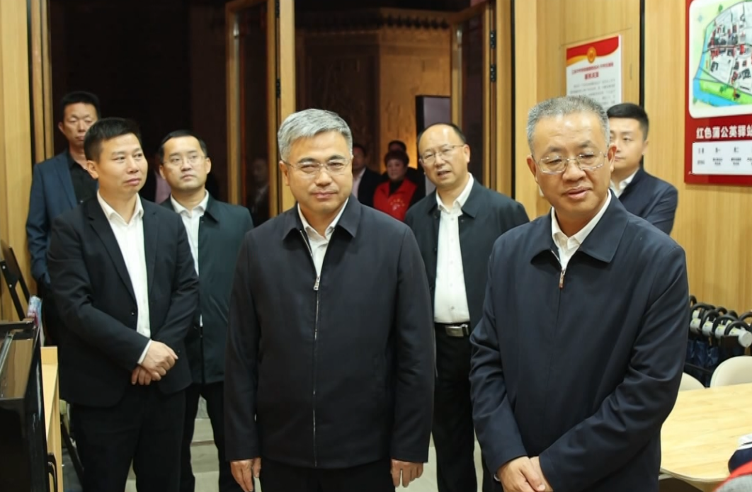 视频丨省委副秘书长钟世富一行来修调研党建工作 