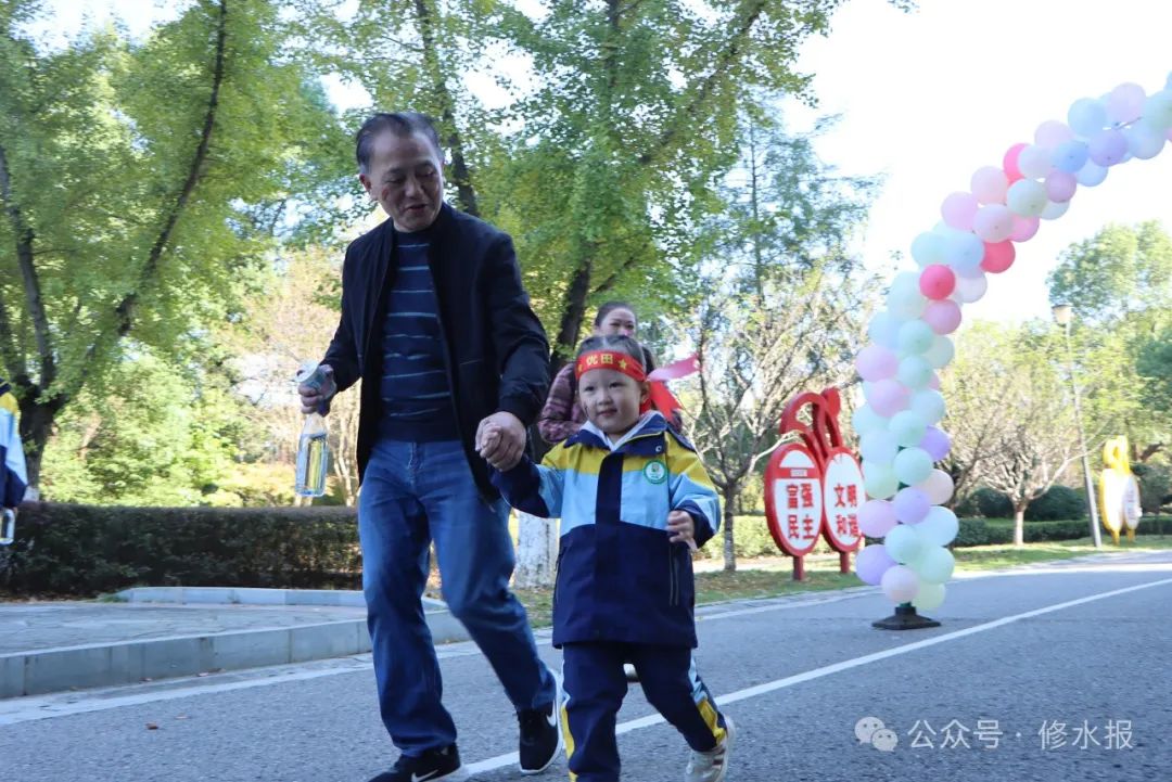 “炫出彩 跑出趣”百名幼儿与家长大洋洲欢乐开跑