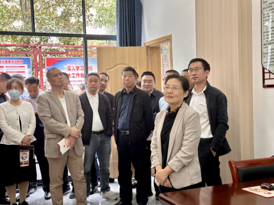 市十六届人大代表第4期履职培训班到义宁镇姜渡社区人大代表联络工作站参观考察