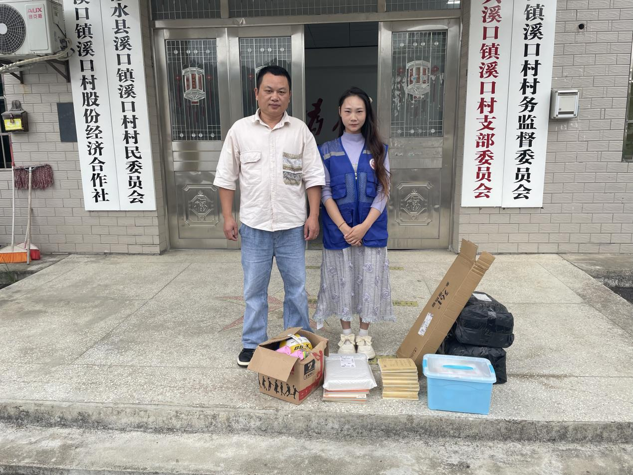 溪口镇开展“物资+服务 把爱送到家”儿童福利政策宣传活动