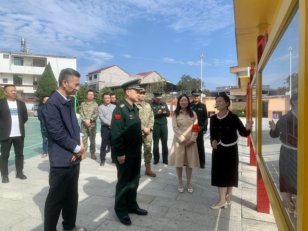 武警江西总队帮扶工作检查组到黄龙中小检查指导工作