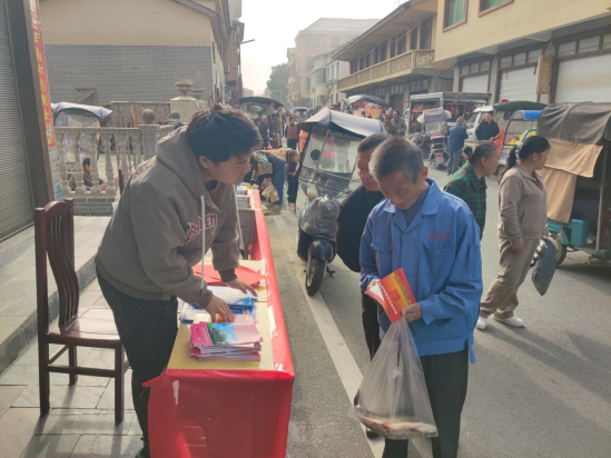 漫江乡：多措并举开展平安建设宣传月活动