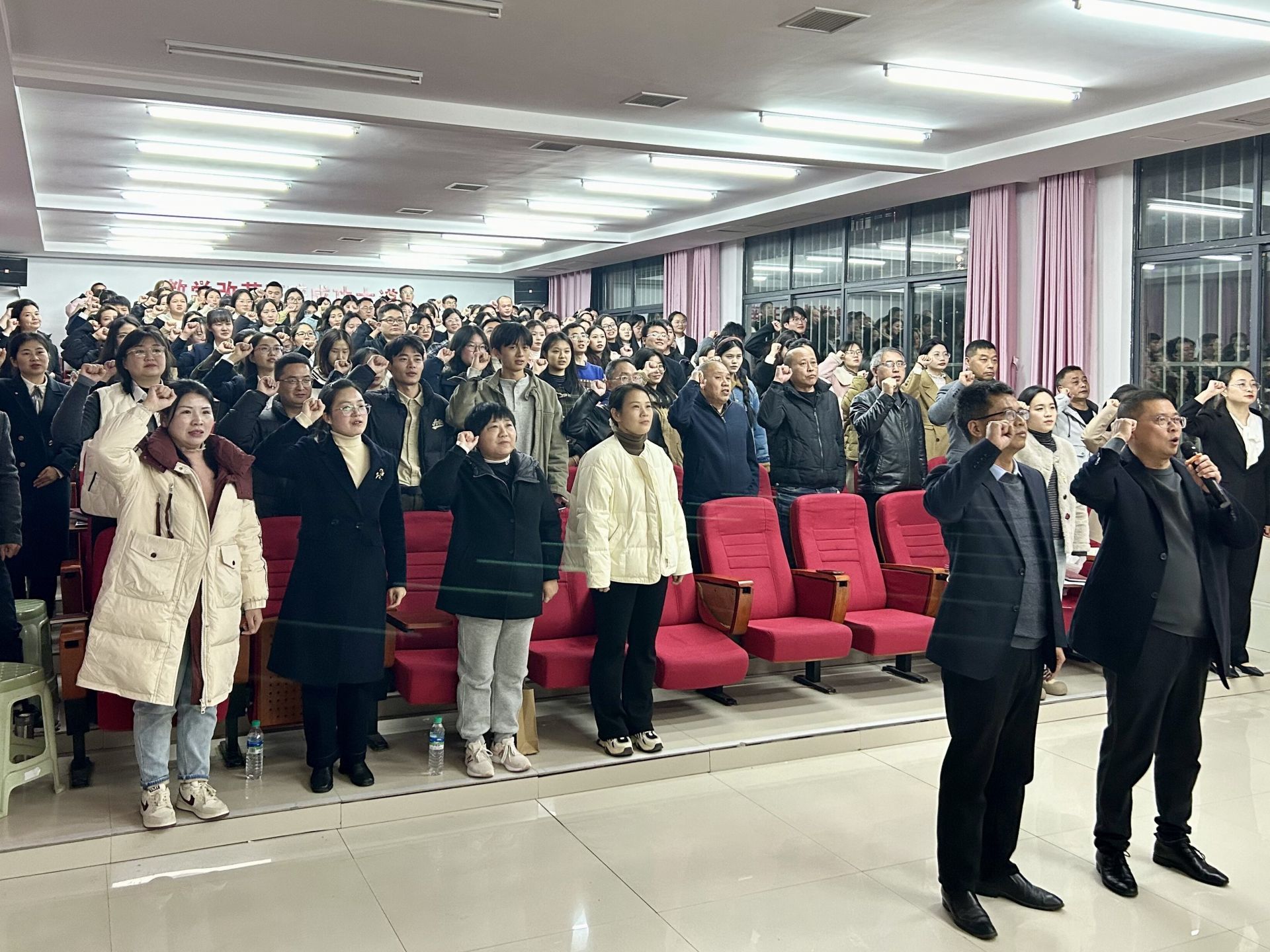 修水县2024年秋季师德师风宣讲报告会（何市专场）召开