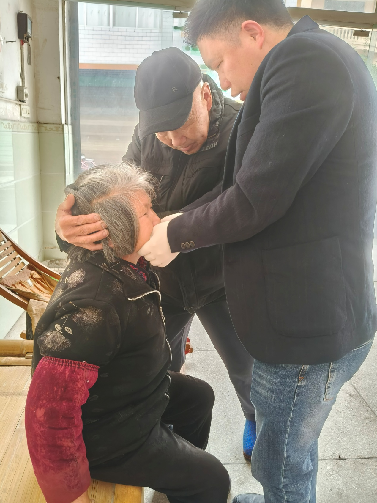 县总医院黄港镇分院：暖心出诊  解患者就医难题