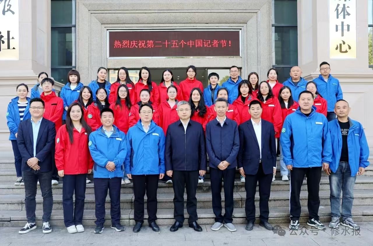 视频丨郑庆华记者节走访慰问新闻工作者 