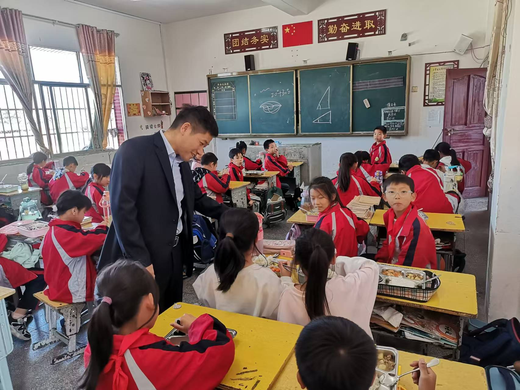 马坳镇中心小学：专项整治见成效  人民满意教育逐梦前行